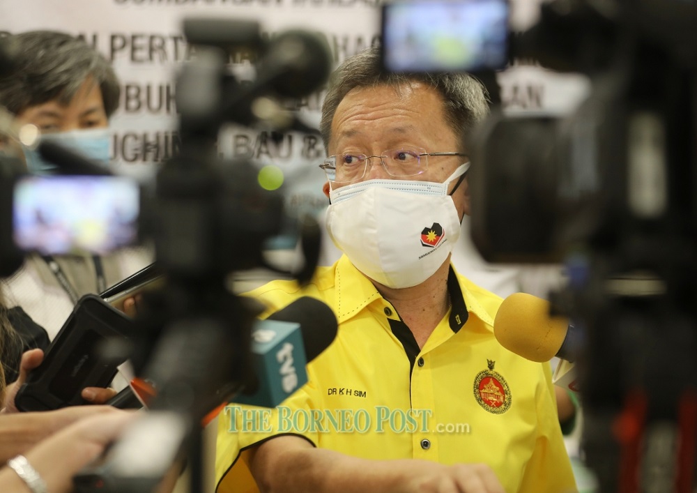 Dr Sim speaking to reporters after the event.  u00e2u20acu201d  Picture by Chimon Upon via Borneo Post Online