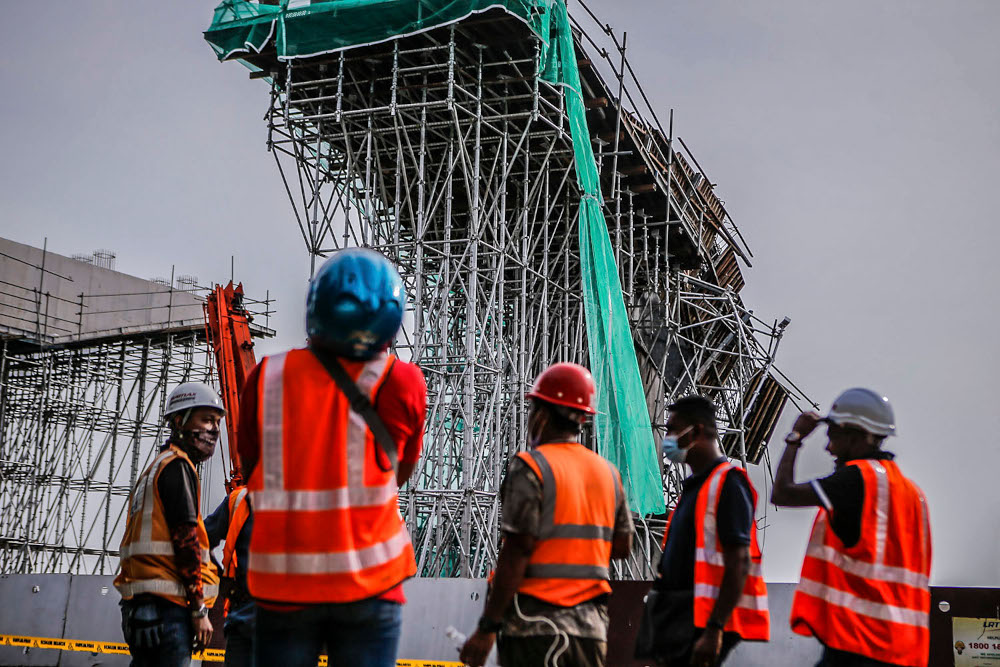 The collapsed metal scaffolding of the LRT 3 project in Bukit Tinggi, Klang, July 29, 2020. u00e2u20acu201d Picture by Hari Anggara