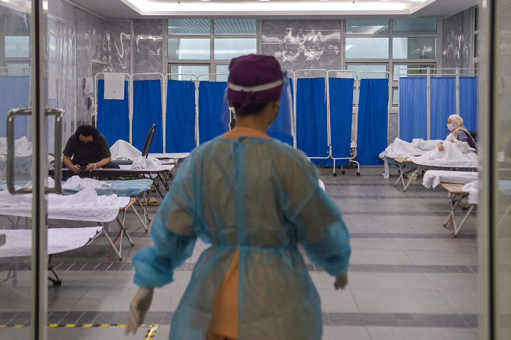 The situation at the Covid 19 ward of the Shah Alam Hospital July 23, 2021. u00e2u20acu201d Picture by Miera Zulyana