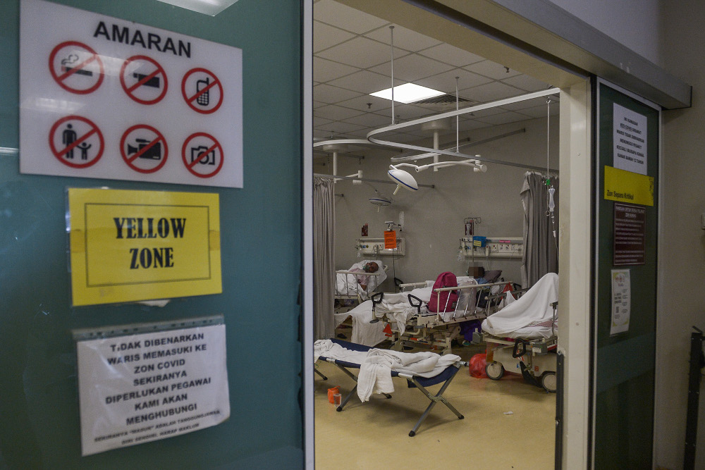 The situation at the Covid 19 ward of the Shah Alam Hospital July 23, 2021. u00e2u20acu201d Picture by Miera Zulyana