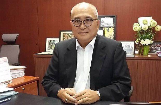 Miri Mayor Adam Yii urges eatery operators and their workers to contact the Miri City Council to arrange for priority vaccination. u00e2u20acu2022 Borneo Post pic