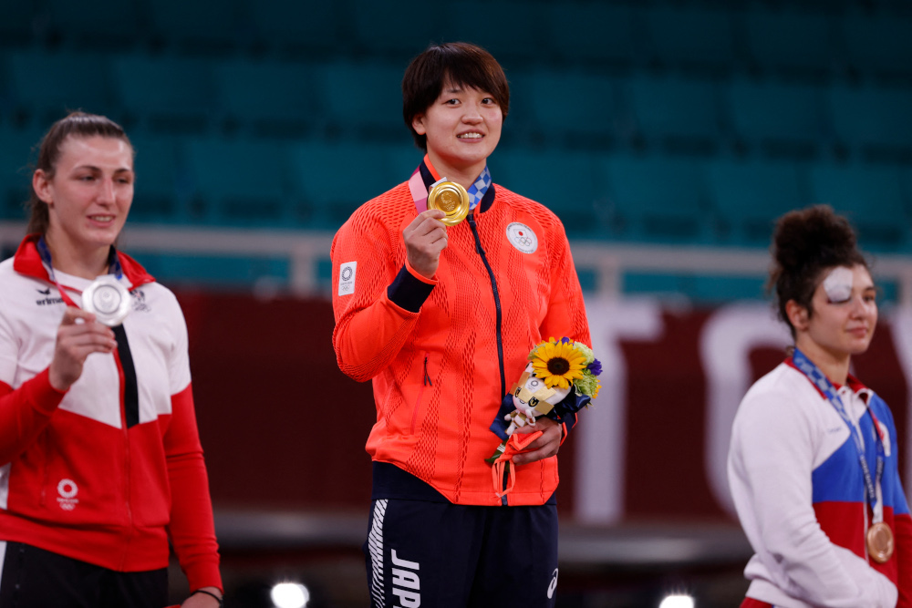 Gold medallist Japanu00e2u20acu2122s Chizuru Arai celebrates during the medal ceremony for the judo womenu00e2u20acu2122s -70kg contest during the Tokyo 2020 Olympic Games at the Nippon Budokan in Tokyo July 28, 2021. u00e2u20acu201d AFP pic 