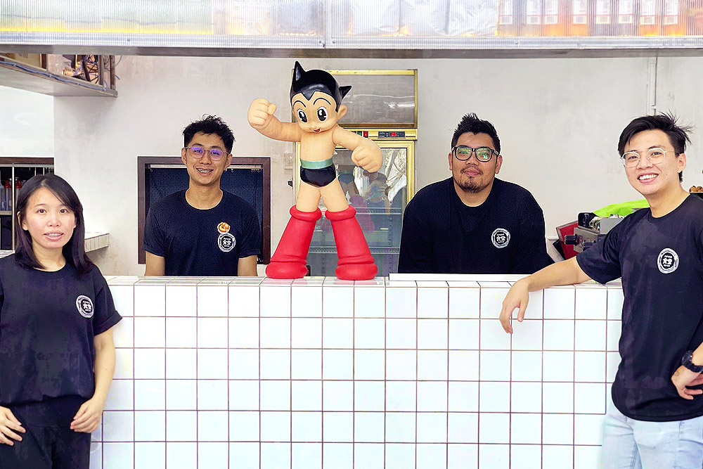 PapaSan’s Zac Kwek (second from left) and Jimmy Yap (third from left) and their team.