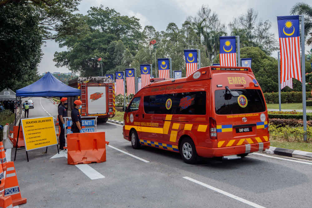 Parliament compound under heavy guard by police July 29, 2021. u00e2u20acu201d Picture by Shafwan Zaidon