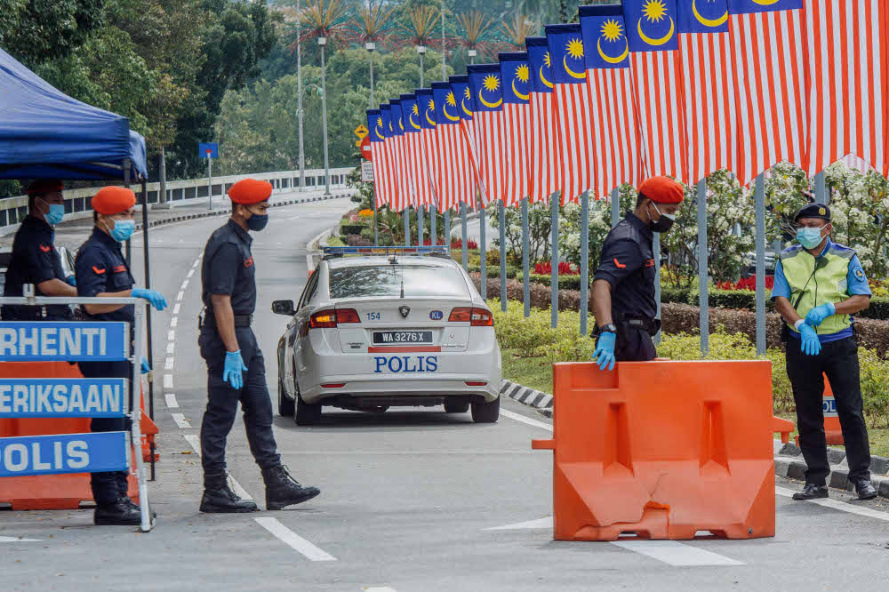The Parliament compound is under heavy guard by police, July 29, 2021. — Picture by Shafwan Zaidon