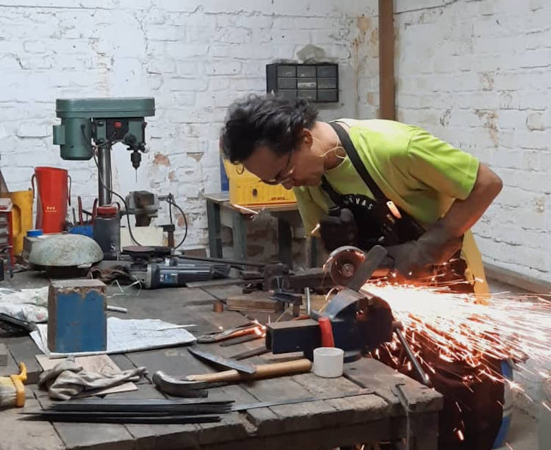 Ahmad Nadir in the process of making a 'parang'. — Picture courtesy of Ahmad Nadir Askandar