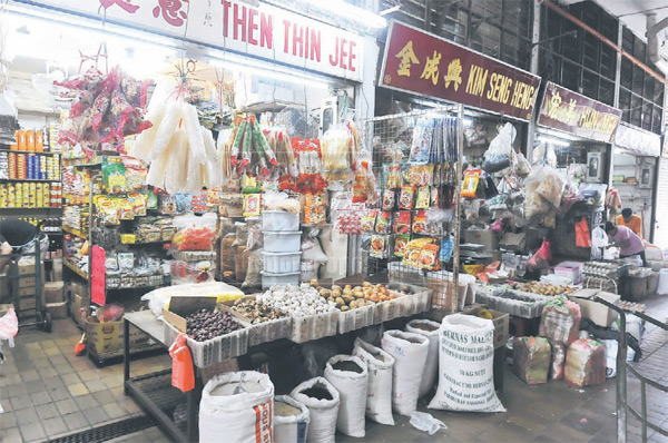 File photo shows stalls at the Petanak Market. Kuching South City Council plans to only allow fully vaccinated stallholders to operate. u00e2u20acu2022 Borneo Post pic