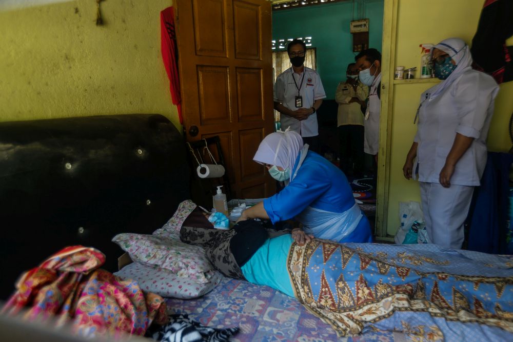 Salwah Md Saad, 51, receives her Covid-19 jab as part of the south Seberang Perai health district's mobile outreach programme in Pulau Aman July 8, 2021. — Picture by Sayuti Zainudin
