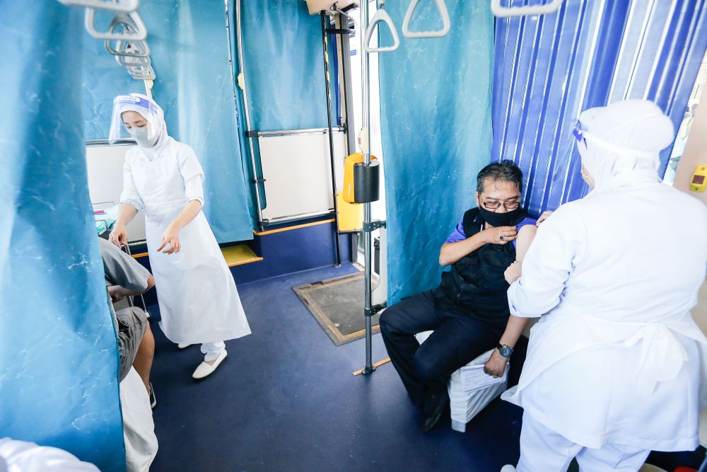Members of the public receive their Covid-19 jab aboard a RapidPenang bus, which doubles as a mobile vaccination centre at Sekolah Kebangsaan Pai Chai, Batu Feringghi July 28, 2021. u00e2u20acu201d Picture by Sayuti Zainudin