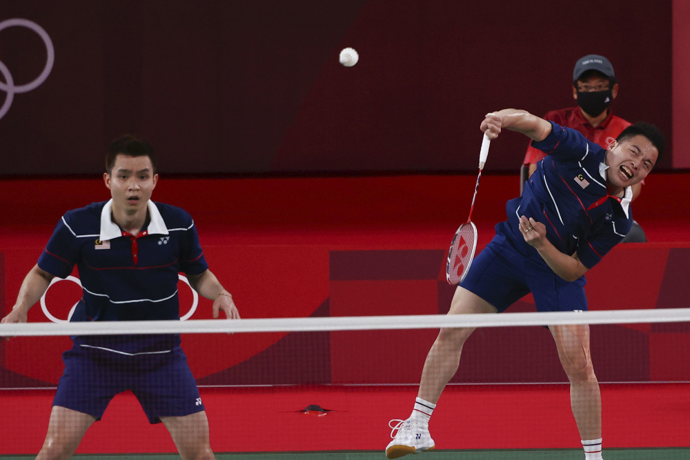 Malaysiau00e2u20acu2122s Aaron Chia and Soh Wooi Yik in action during the Tokyo 2020 Olympics badminton Menu00e2u20acu2122s Doubles bronze medal match against Indonesiau00e2u20acu2122s Mohammad Ahsan and Hendra Setiawan in Tokyo July 31, 2021. u00e2u20acu201d Reuters pic