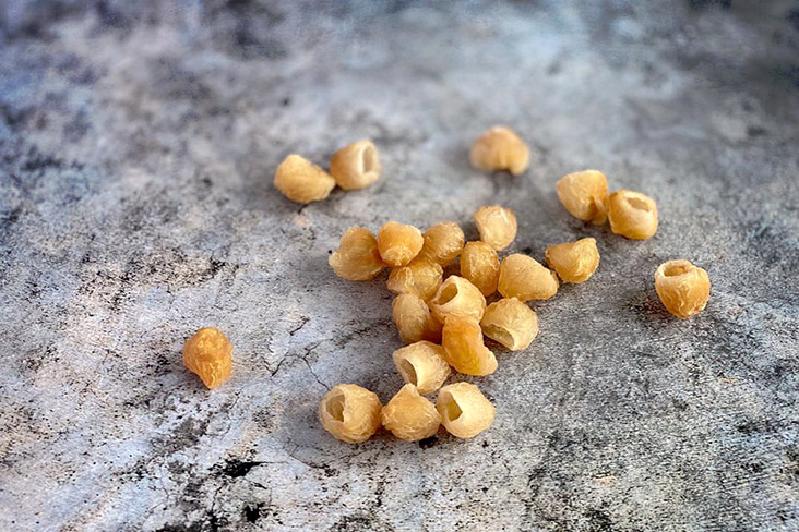 Dried longan adds a more subtle and fruity sweetness.