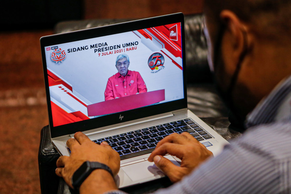 Members of the media watching a livestream of Umno president Datuk Seri Ahmad Zahid Hamidiu00e2u20acu2122s online press conference at Umno headquarters in Kuala Lumpur, July 7, 2021. u00e2u20acu201d Picture by Hari Anggara