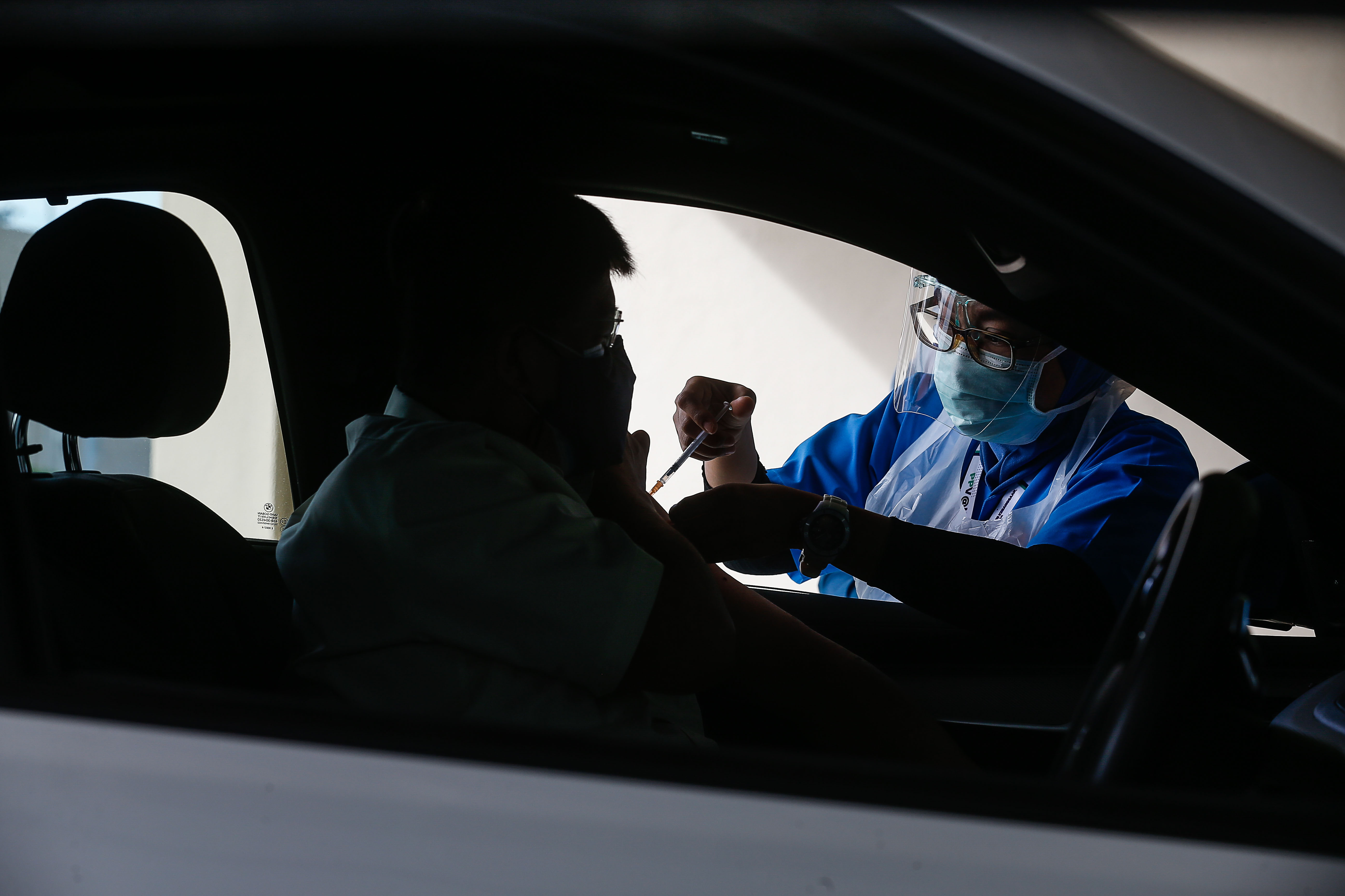 People receive their Covid-19 jab at Universiti Sains Malaysiau00e2u20acu2122s drive-through vaccination centre in Penang July 23, 2021. u00e2u20acu201d Picture by Sayuti Zainudin
