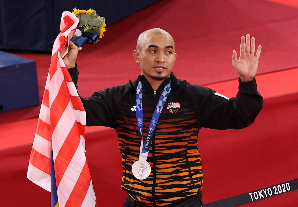 Silver medallist Azizul Hasni Awang of Malaysia reacts after receiving his medal in Shizuoka, Japan August 8, 2021. u00e2u20acu201d Reuters pic
