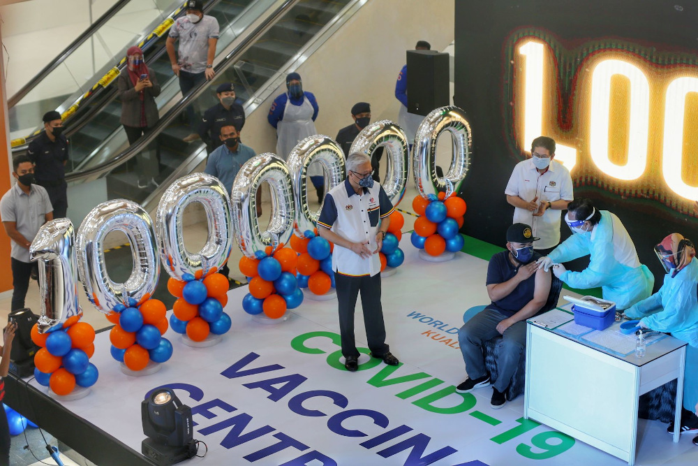 Prime Minister Datuk Seri Ismail Sabri Yaakob observes as a health worker administers the 1 millionth second dose of AstraZaneca Covid-19 vaccine at WTC Mega Vaccine Centre in Kuala Lumpur August 29, 2021. u00e2u20acu201d Picture by Ahmad Zamzahuri 