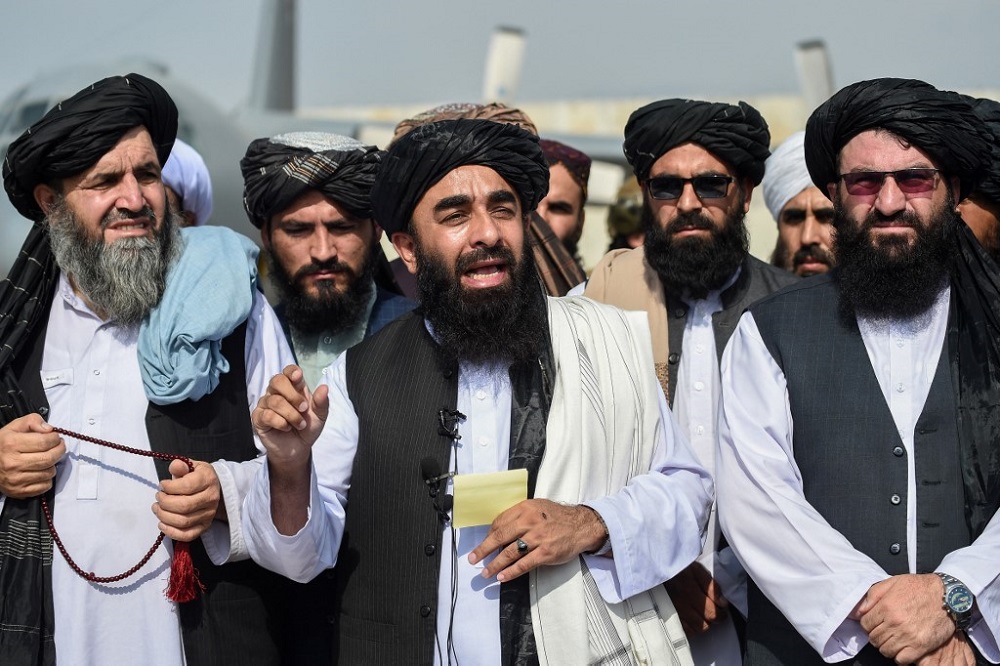 Taliban spokesman Zabihullah Mujahid (centre) addresses a media conference at the airport in Kabul on August 31, 2021. u00e2u20acu201d AFP pic