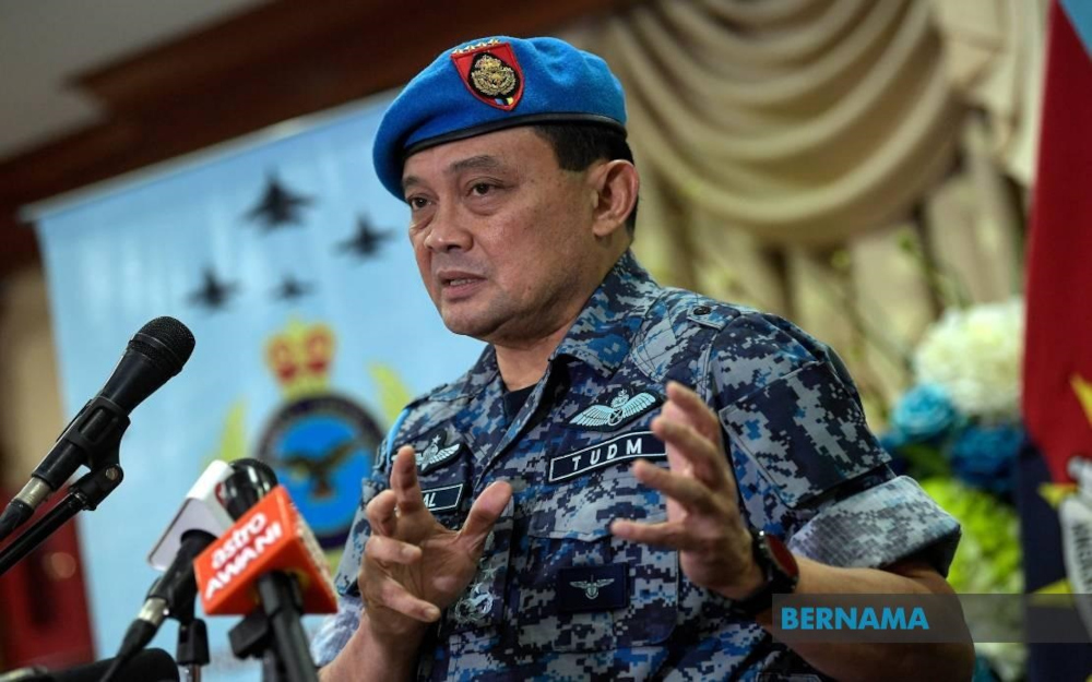 Gen Tan Sri Ackbal Abdul Samad visited the RMAF camp in Kota Samarahan earlier today following the shooting incident which occurred around 7.15am this morning. u00e2u20acu201d Bernama pic