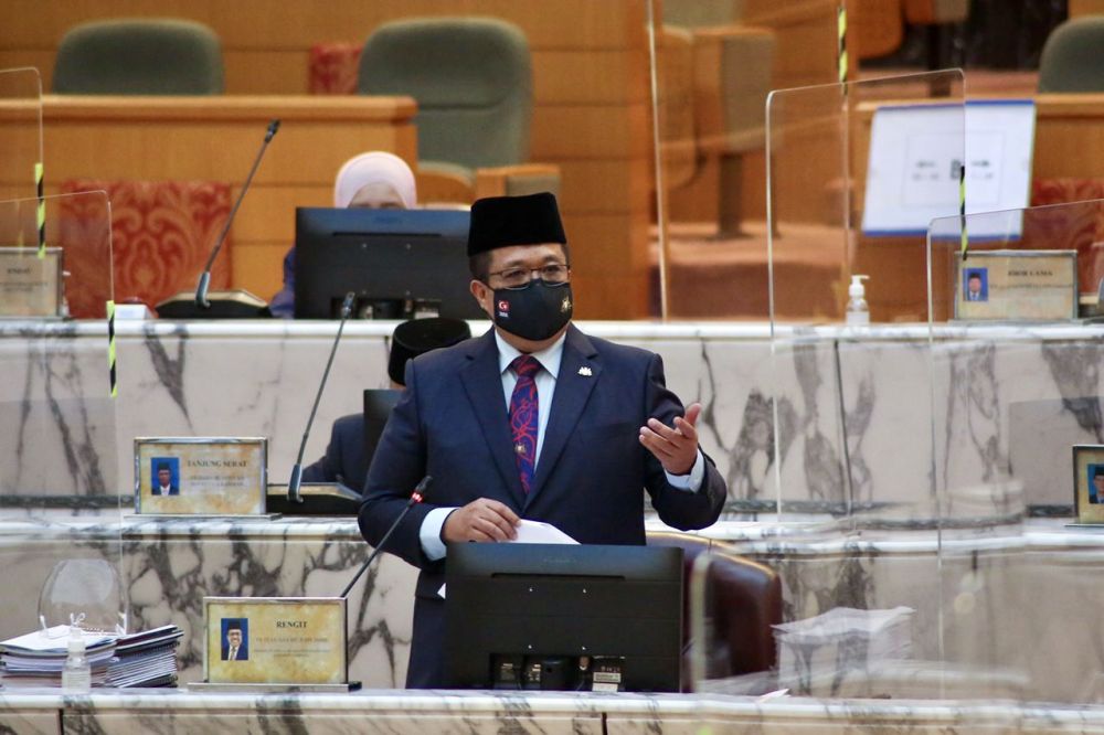 Ayub Jamil said the decrease in license revenue collection by the stateu00e2u20acu2122s local authorities is due to the exemption of license fees for hawkers and SME traders. u00e2u20acu201d Picture courtesy of the Johor MBu00e2u20acu2122s Office