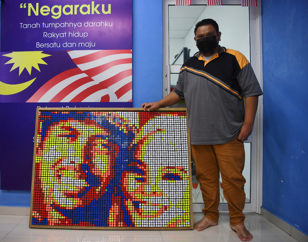Zabli Ab Hadi recently went viral on social media for using Rubiku00e2u20acu2122s cubes to create portraits. u00e2u20acu201d Bernama pic