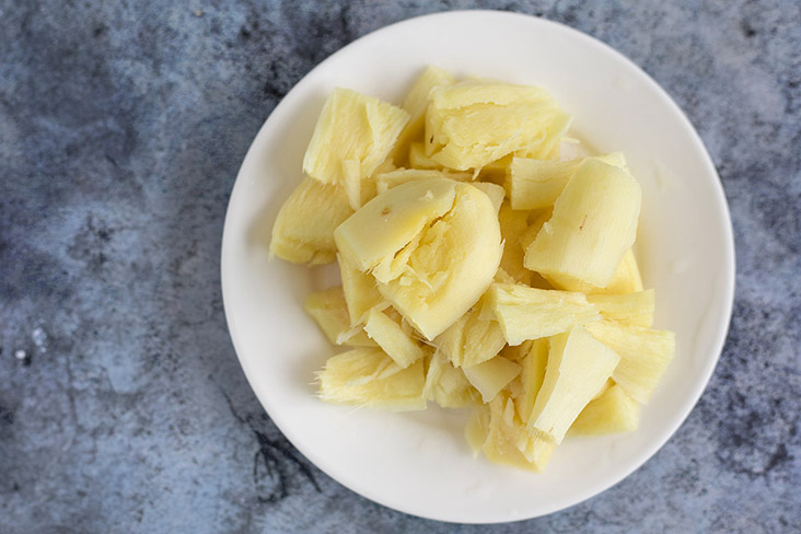 The phrase 'jiāng mǔ' refers to “the mother root of ginger” or old ginger.