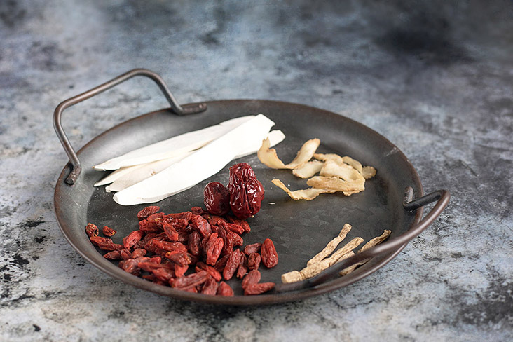 An assortment of traditional Chinese herbs.