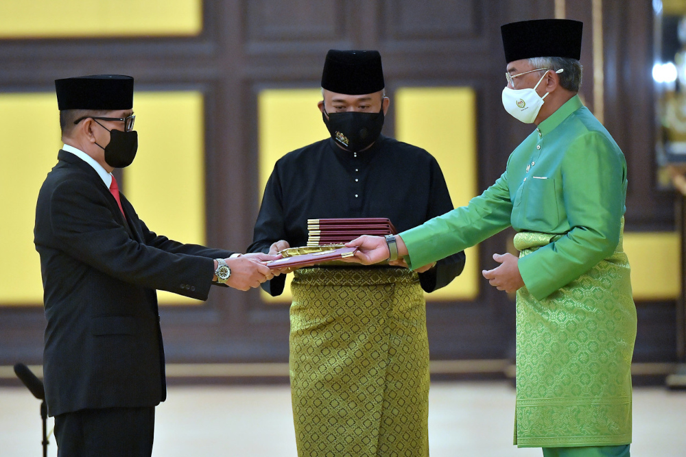The Yang di-Pertuan Agong presents the letter of appointment to Minister in the Prime Ministeru00e2u20acu2122s Department (Sabah and Sarawak Affairs) Datuk Seri Maximus Ongkili at Istana Negara, August 30, 2021. u00e2u20acu201d Bernama pic 