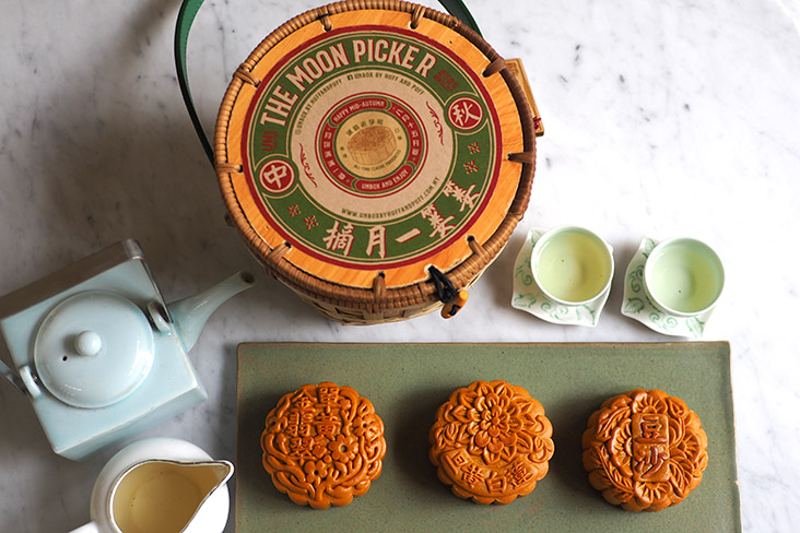 UNBOX by Huff & Puff's Moon Picker set with three types of mooncakes makes a great gift for family and friends