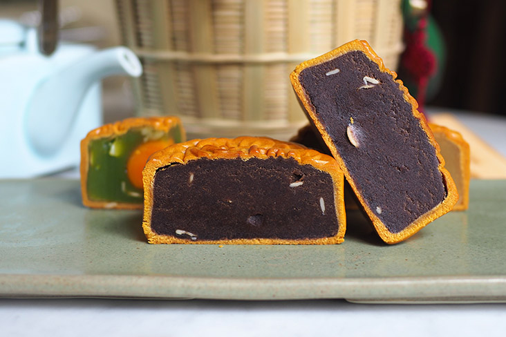If you like red bean paste mooncakes, this version available in UNBOX by Huff & Puff's sets is fragrant and not too sweet