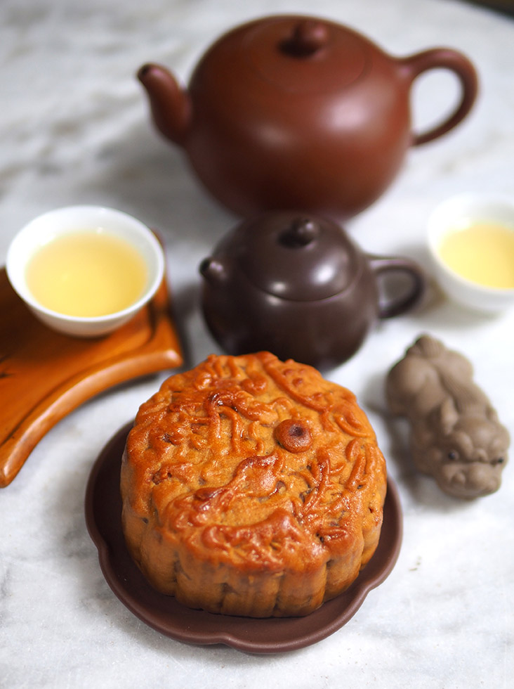 You can also source for Ipoh's CHG (Ching Han Guan) mixed nuts mooncake from their website or Shopee