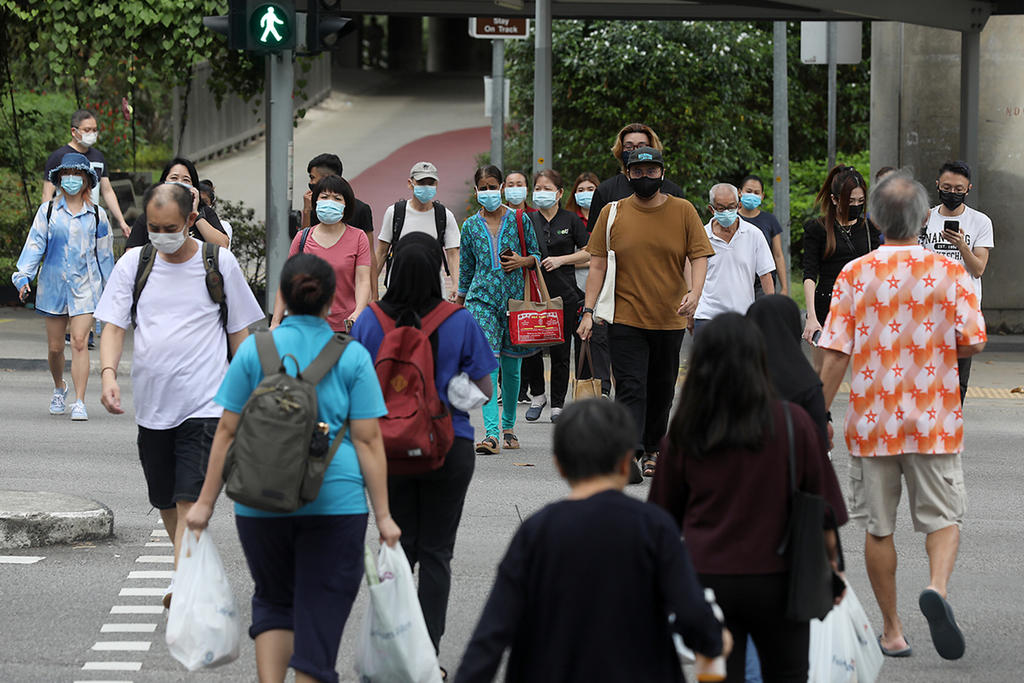 Chinese Singaporeans should try to better understand the concerns and difficulties faced by ethnic minorities, Prime Minister Lee Hsien Loong said. u00e2u20acu201d TODAY pic