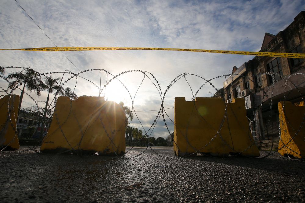 Barbed wire fencing is pictured in the vicinity of Taman Meru 2b in Ipoh amid the enhanced movement control order August 11, 2021. u00e2u20acu2022 Picture by Farhan Najib