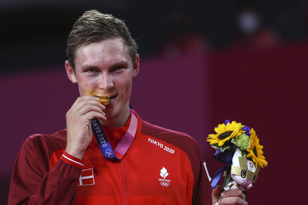 Gold medallist Viktor Axelsen of Denmark bites his medal for badminton in the menu00e2u20acu2122s singles at Musashino Forest Sport Plaza, Tokyo, August 2, 2021. u00e2u20acu2022 Reuters pic 