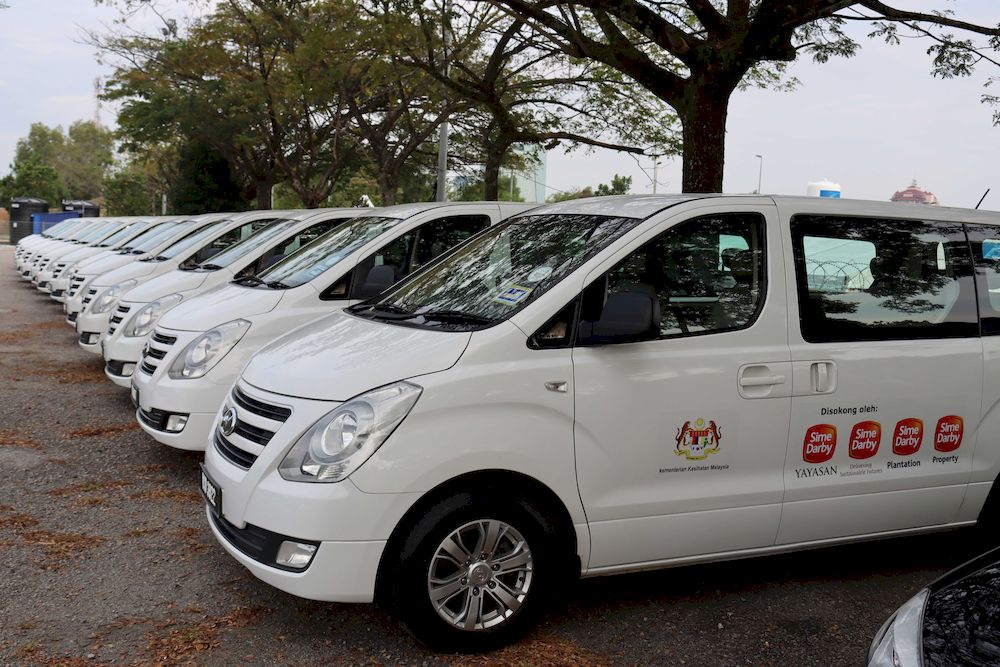 The 20 units of Hyundai Starex 2.5(A). — Picture via Yayasan Sime Darby