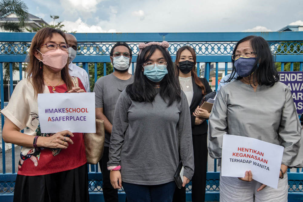 Student Ain Husniza Saiful Nizam arrives at IPD Sungai Buloh before giving her statement to the police in Sungai Buloh, August 6, 2021. With her are Teresa Kok and Maria Chin Abdullah. u00e2u20acu2022 Picture by Firdaus Latif