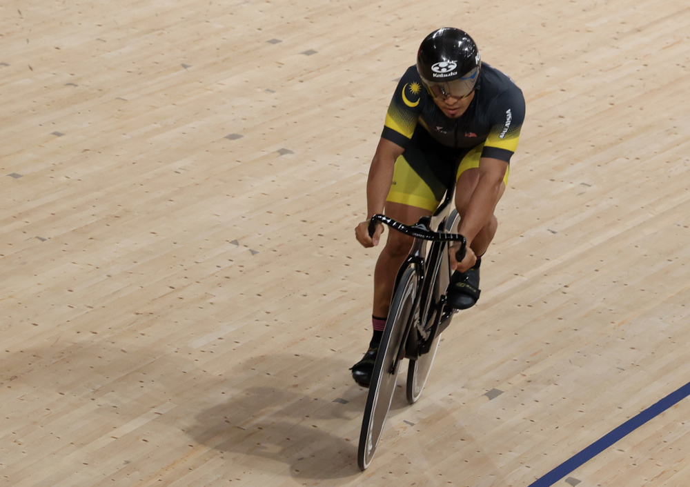 Mohd Azizulhasni Awang during a warm -up session before competing in the qualifying round of the sprint event at Izo Veletrom in Tokyo, August 4, 2021. u00e2u20acu2022 Bernama pic  