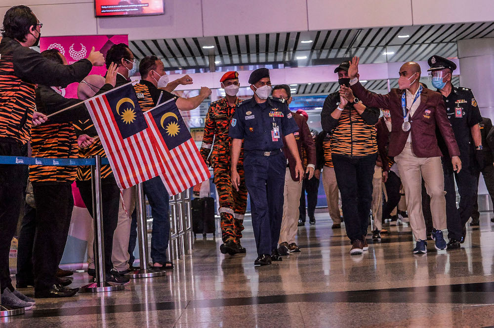 Tokyo 2020 Olympic silver medalist, Datuk Mohd Azizulhasni Awang accompanied by Youth and Sports Minister Datuk Seri Reezal Merican Naina Merican arrived at Kuala Lumpur International Airport (KLIA) August 9, 2021. u00e2u20acu2022 Picture by Hari Anggara