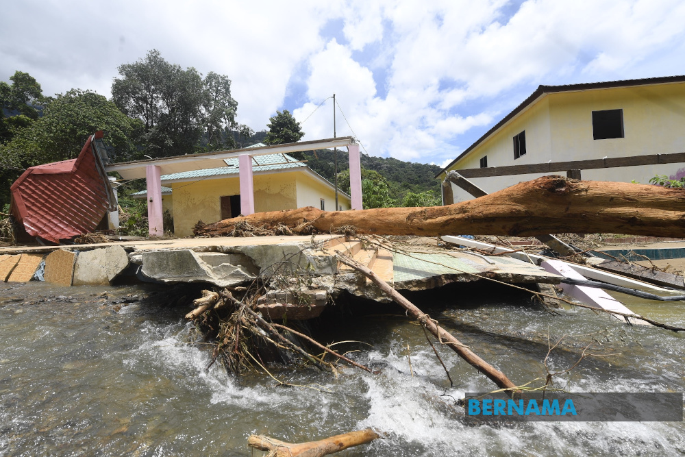 Damaged houses are pictured following flash floods in Yan, Kedah. u00e2u20acu201d Picture via Twitter/Bernama