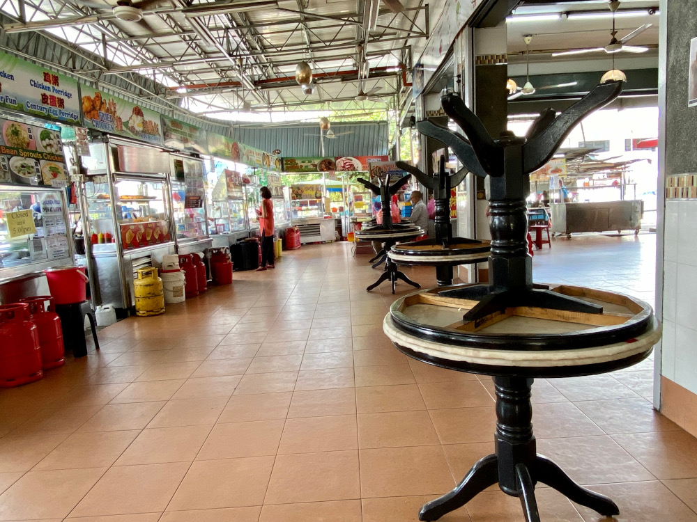 Mandarin Cafe at Island Park is only open for takeaways at the moment. ― Picture by Steven Ooi KE