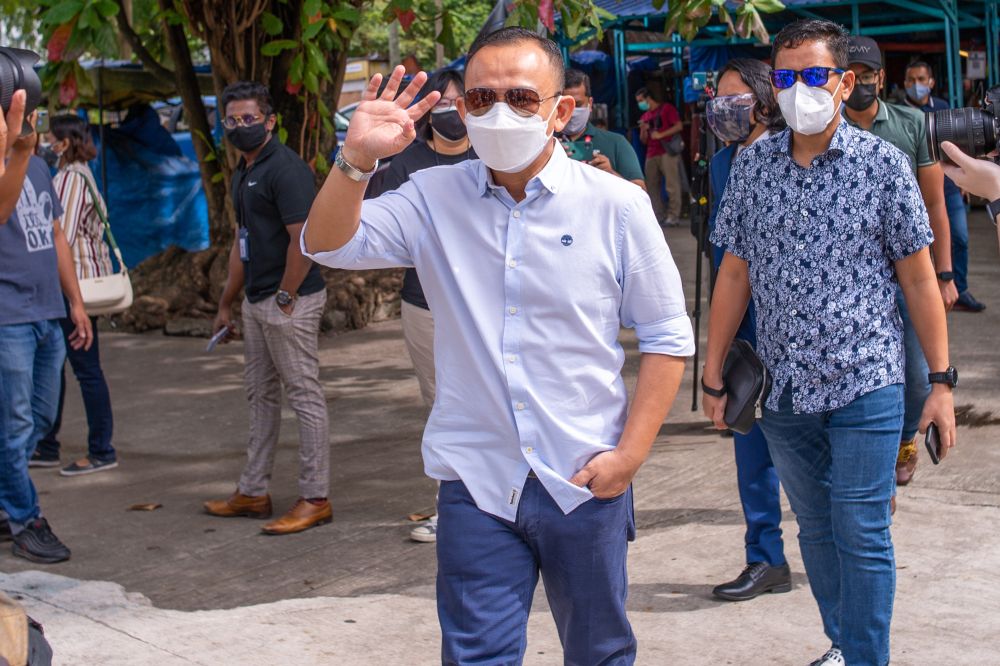 Simpang Renggam MP Maszlee Malik waves at reporter at the Dang Wangi district police headquarters in Kuala Lumpur August 4, 2021. u00e2u20acu201d Picture by Shafwan Zaidon