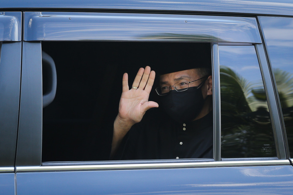 A vehicle ferrying Defence Minister Datuk Seri Hishammuddin Hussein leaves Istana Negara in Kuala Lumpur August 30, 2021. u00e2u20acu201d Picture by Yusof Mat Isa