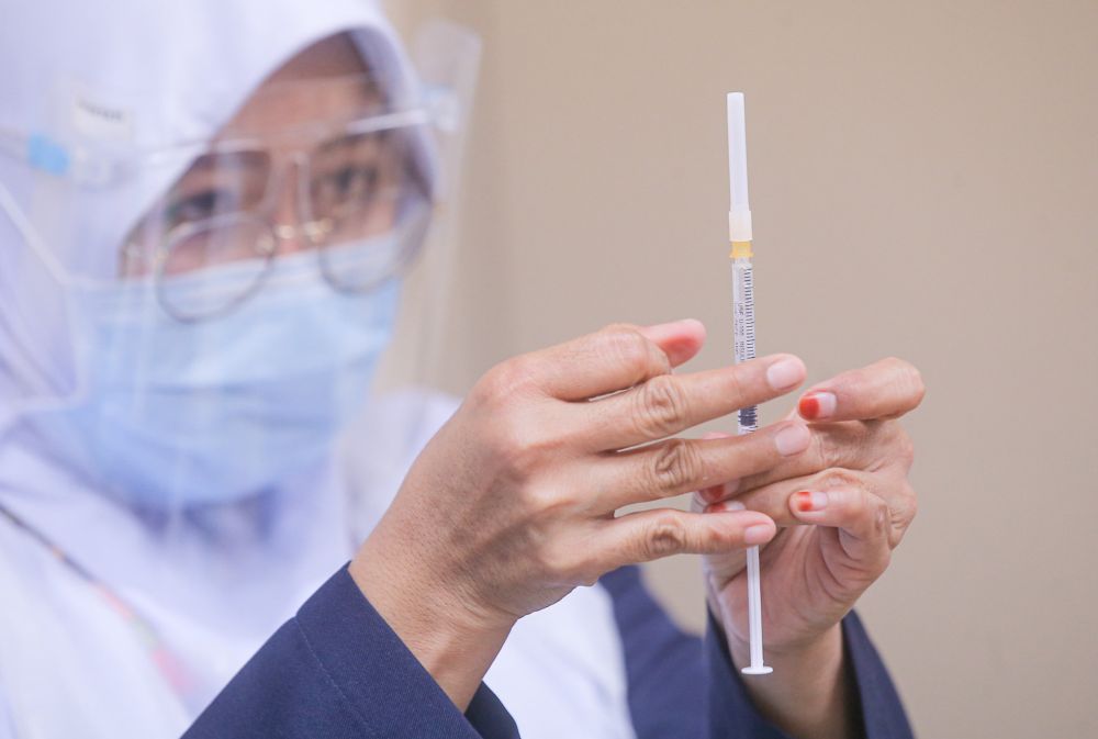 A nurse loads a syringe with the Covid-19 vaccine at the Ar-Ridzuan Hospital in Ipoh August 2, 2021. u00e2u20acu201dPicture by Farhan Najib