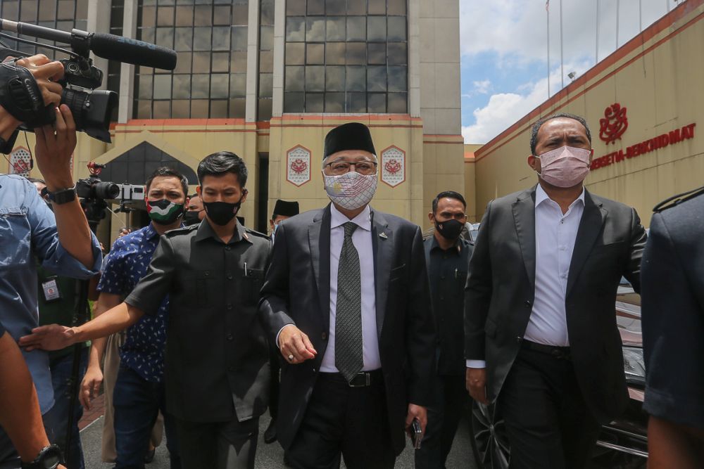Datuk Seri Ismail Sabri Yaakob is pictured boarding a bus ahead of his audience with the Yang di-Pertuan Agong at Istana Negara in Kuala Lumpur August 19, 2021. u00e2u20acu201d Picture by Yusof Mat Isa