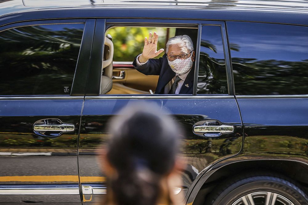 Datuk Seri Ismail Sabri Yaakob waves at members of the press as he leaves Istana Negara in Kuala Lumpur August 19, 2021. u00e2u20acu201d Picture by Hari Anggara