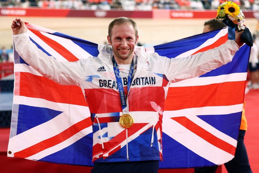 Gold medallist Jason Kenny of Britain poses with his medal after the menu00e2u20acu2122s keirin final at the Izu Velodrome, Shizuoka August 8, 2021. u00e2u20acu201d Reuters picnn