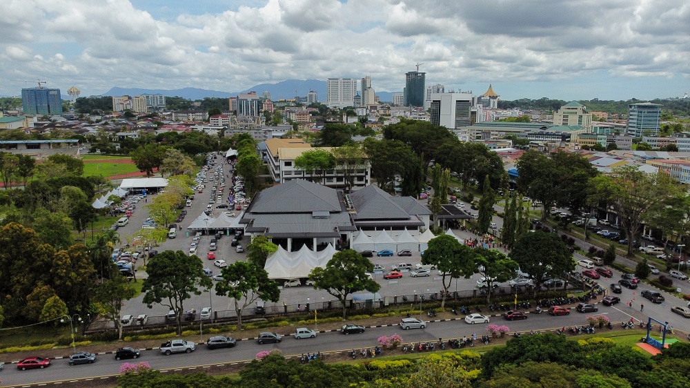 An aerial view of MBKS Community Hall shows the traffic congestion along Canna Lily Boulevard and Jalan Pending.  u00e2u20acu201d  Picture by Roystein Emmor via Borneo Post Online