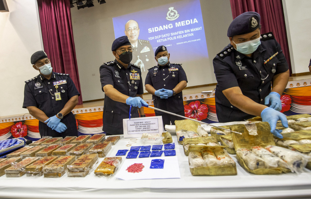 Kelantan police chief Datuk Shafien Mamat (2nd left) with the seized drugs worth over RM2 million at the Pasir Mas district police headquarters, August 11, 2021. u00e2u20acu2022 Bernama pic 