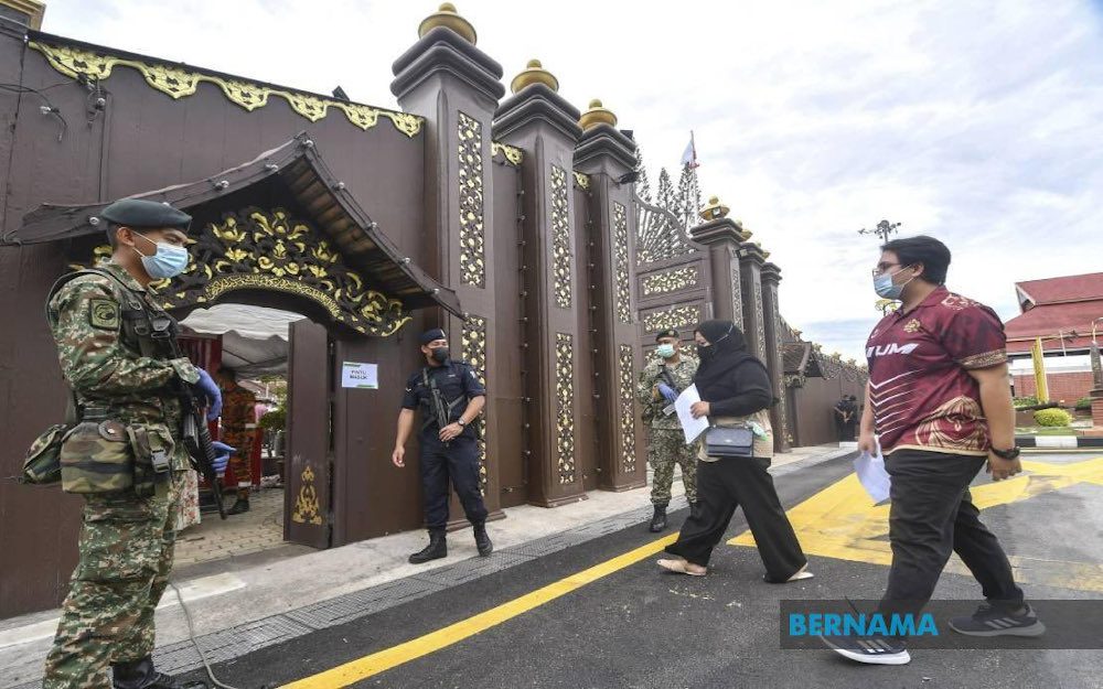 Sultan of Kelantan Sultan Muhammad V has given his consent for the Istana Balai Besar to open its doors to members of the public to facilitate the implementation of the Covid-19 immunisation programme. u00e2u20acu201d Picture via Twitter/Bernama