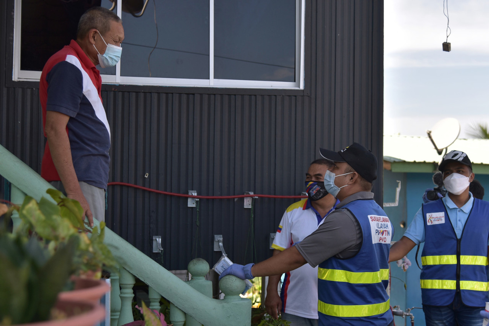 The Labuan Disaster Management Committee launched an integrated Covid-19 operation involving 13 enforcement agencies today, as part of its efforts to prevent the virus from spreading on the island. u00e2u20acu2022 Bernama pic 