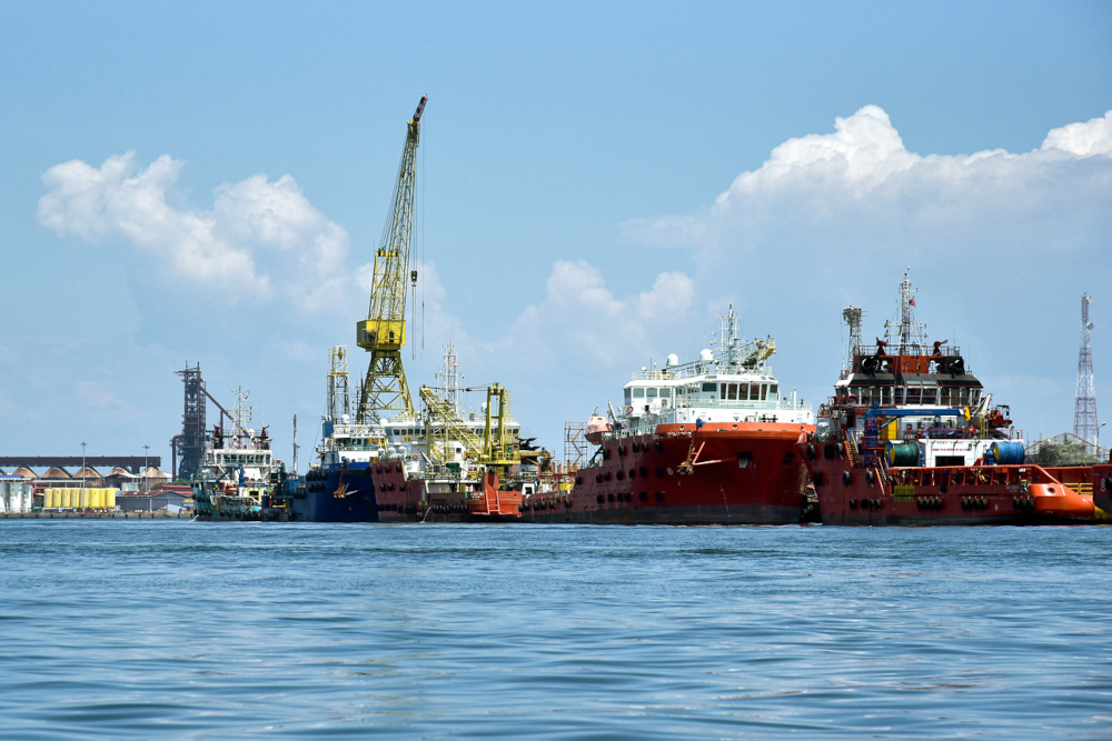 Vessels lining up at the Labuan anchorage, August 19, 2021. The Labuan Disaster Management Committee has prepared SOPs for the shipping-related sectors to mitigate the spread of Covid-19 in the duty-free-island. u00e2u20acu201d Bernama picnn