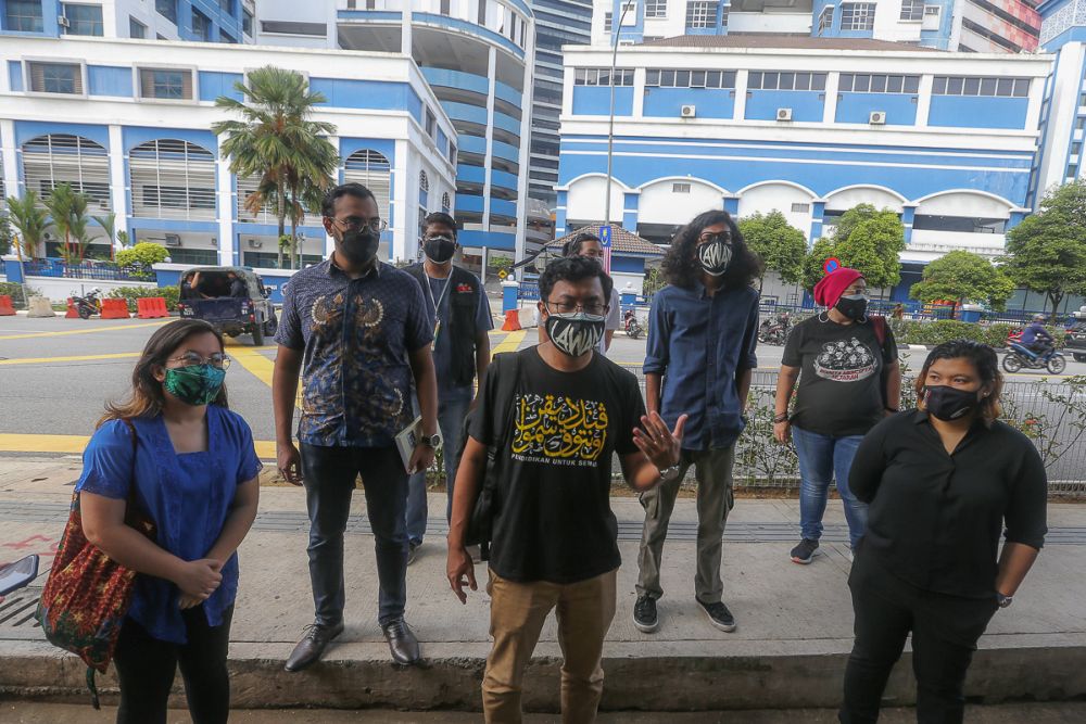 #Lawan rally participants are pictured in front of the Dang Wangi district police headquarters  in Kuala Lumpur August 2, 2021. — Picture by Yusof Mat Isa